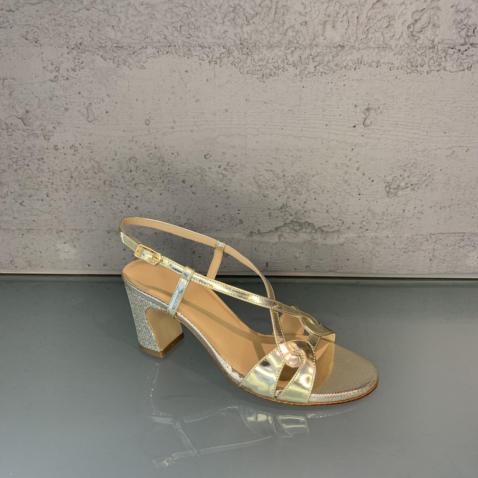 Tonka (Blockabsatz Riemen)